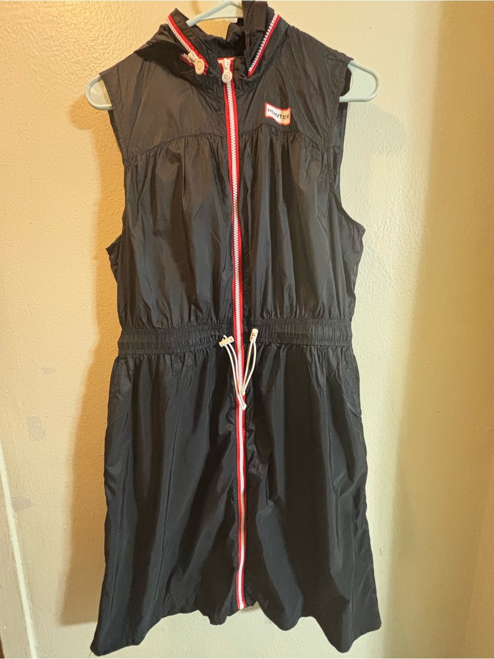 Hunter Black Hooded Rain Anorak with Red Trim - Picture 4 of 11
